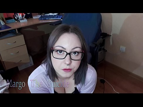 ❤️ Σέξι κορίτσι με γυαλιά πιπιλίζει Dildo βαθιά στην κάμερα ️ Ποιότητα σεξ ️