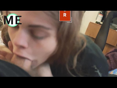 ❤️ Πούτσος στο λαιμό της, σκισμένο καλσόν και σκισμένα τακούνια ️ Ποιότητα σεξ ️